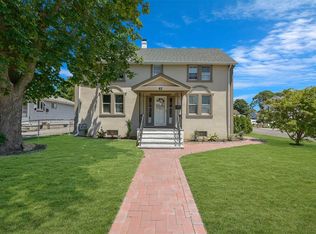 63 Prospect Pl, Farmingdale, NY 11735