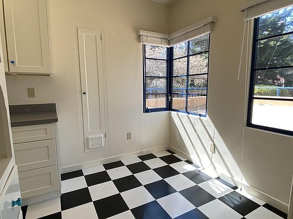 2nd image of 110 Pine Pl APT 1