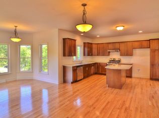 2 Espen Pl, Niskayuna, NY 12309