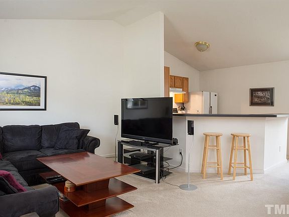 3rd image of 317 Gladstone Dr