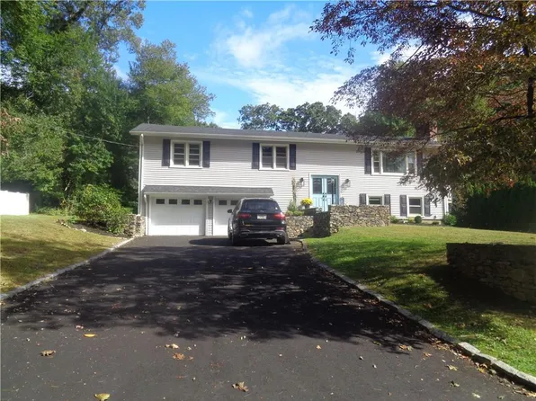 116 Winnisquam Dr, Warwick, RI 02886