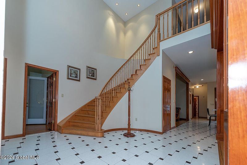 4th image of 17 Bradhaven Road