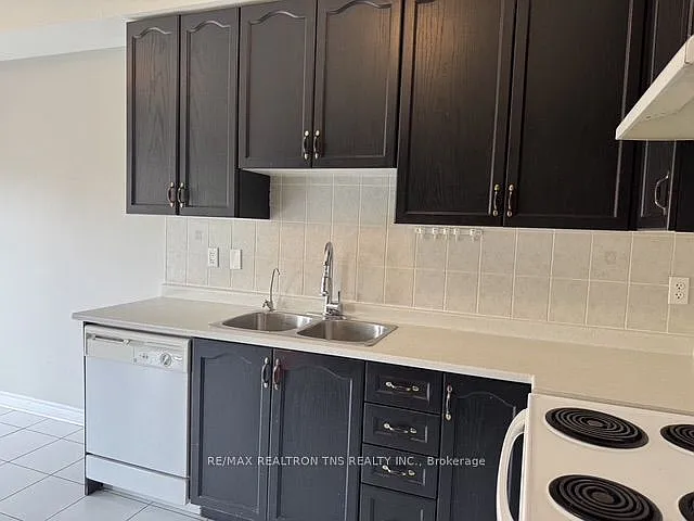 34 Millwright Ave — Photo 5