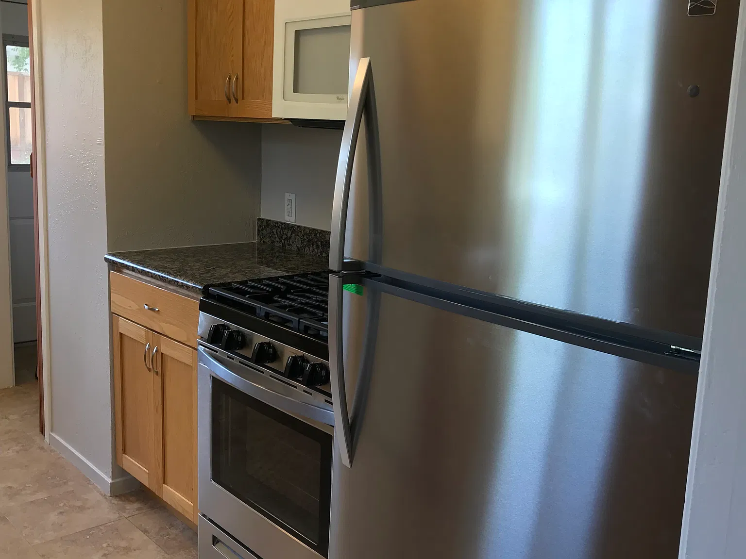 3 bed, 1040 sqft, $3,500 — Photo 4