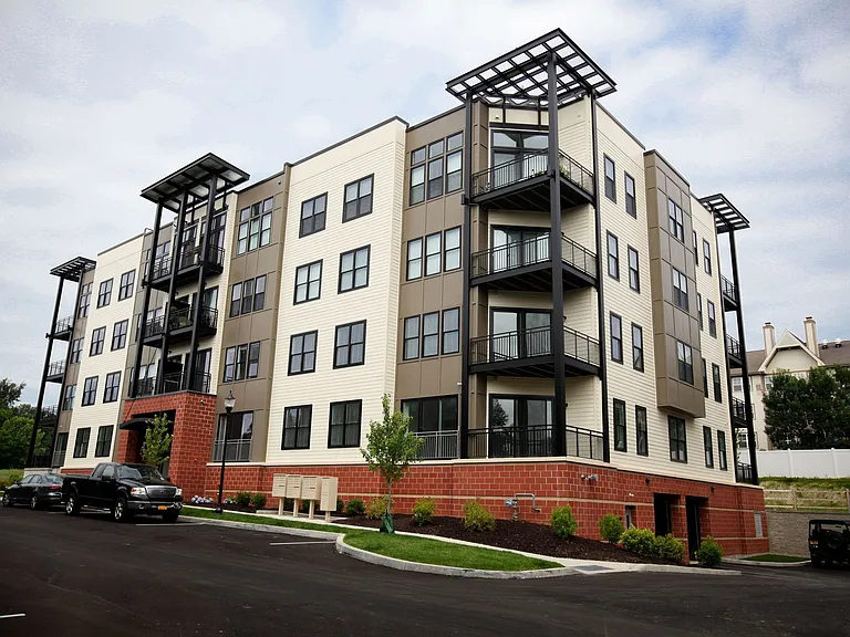 Excelsior Park Apartments — Photo 12