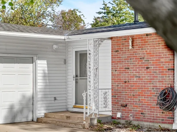2418 Cheshire N, Lincoln, NE 68512