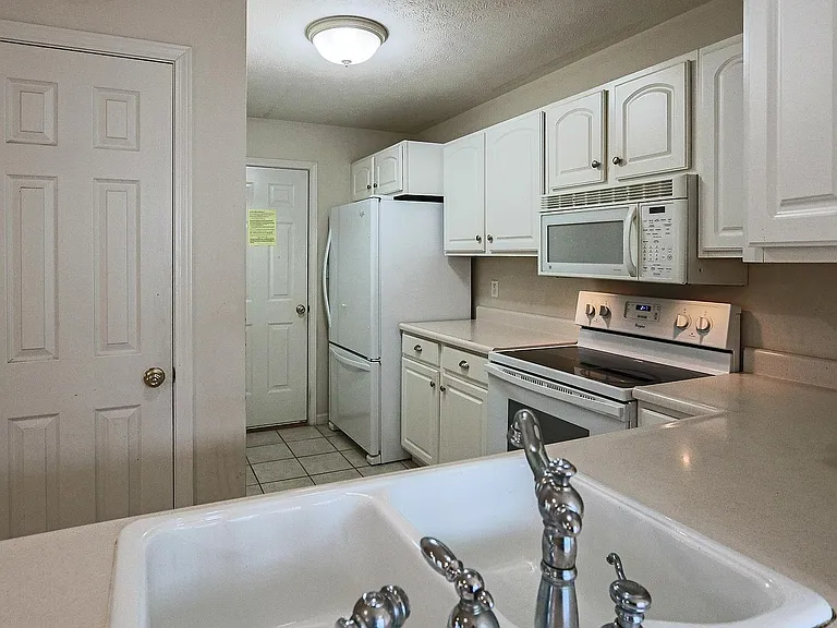 2623 E Oaklawn Ct #0 — Photo 17