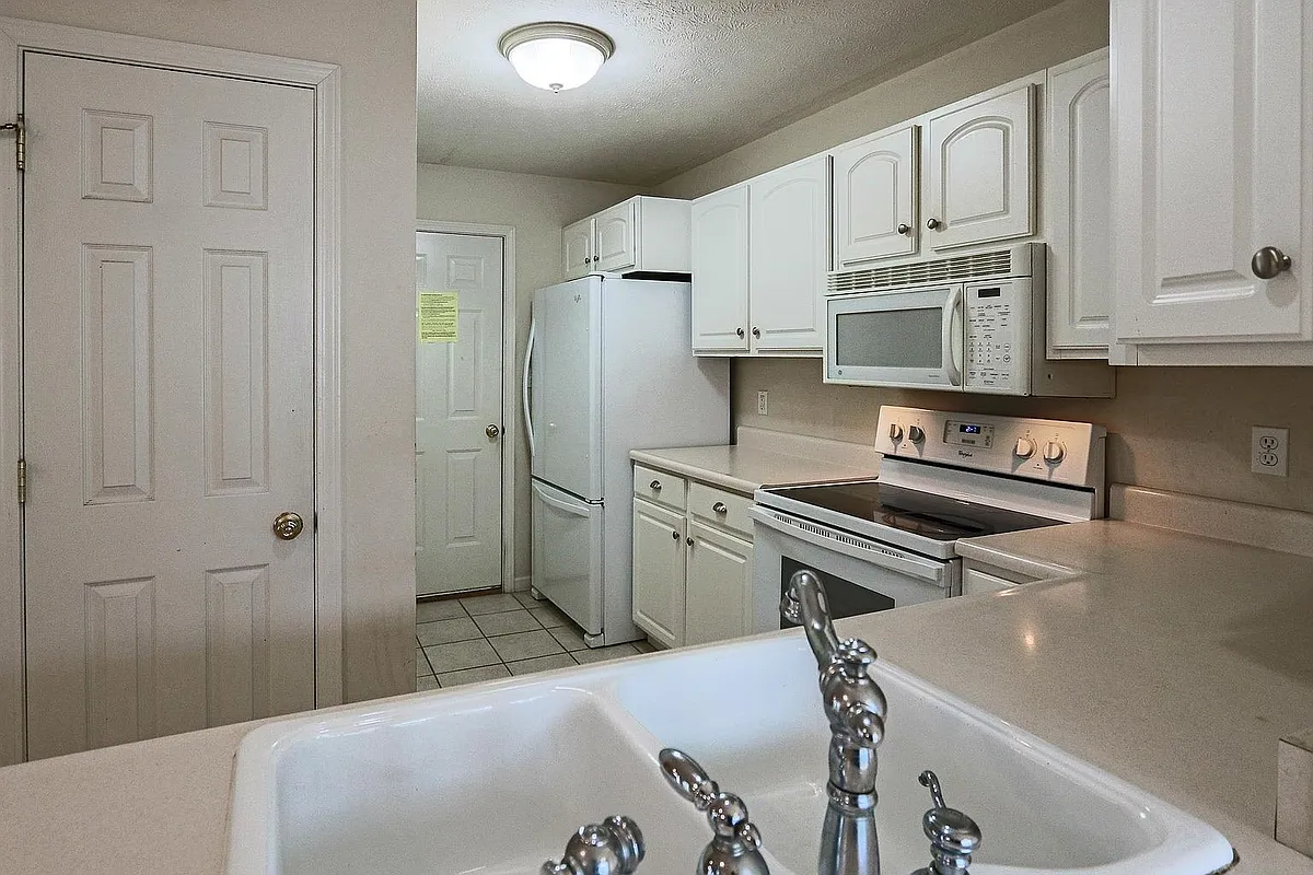 Building Photo - 2623 E Oaklawn Ct #0