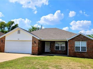 906 SW Navajo Dr, Bentonville, AR 72712
