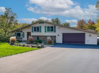 43W693 Kenmar Dr, Elburn, IL 60119