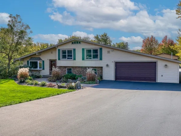 43W693 Kenmar Dr, Elburn, IL 60119