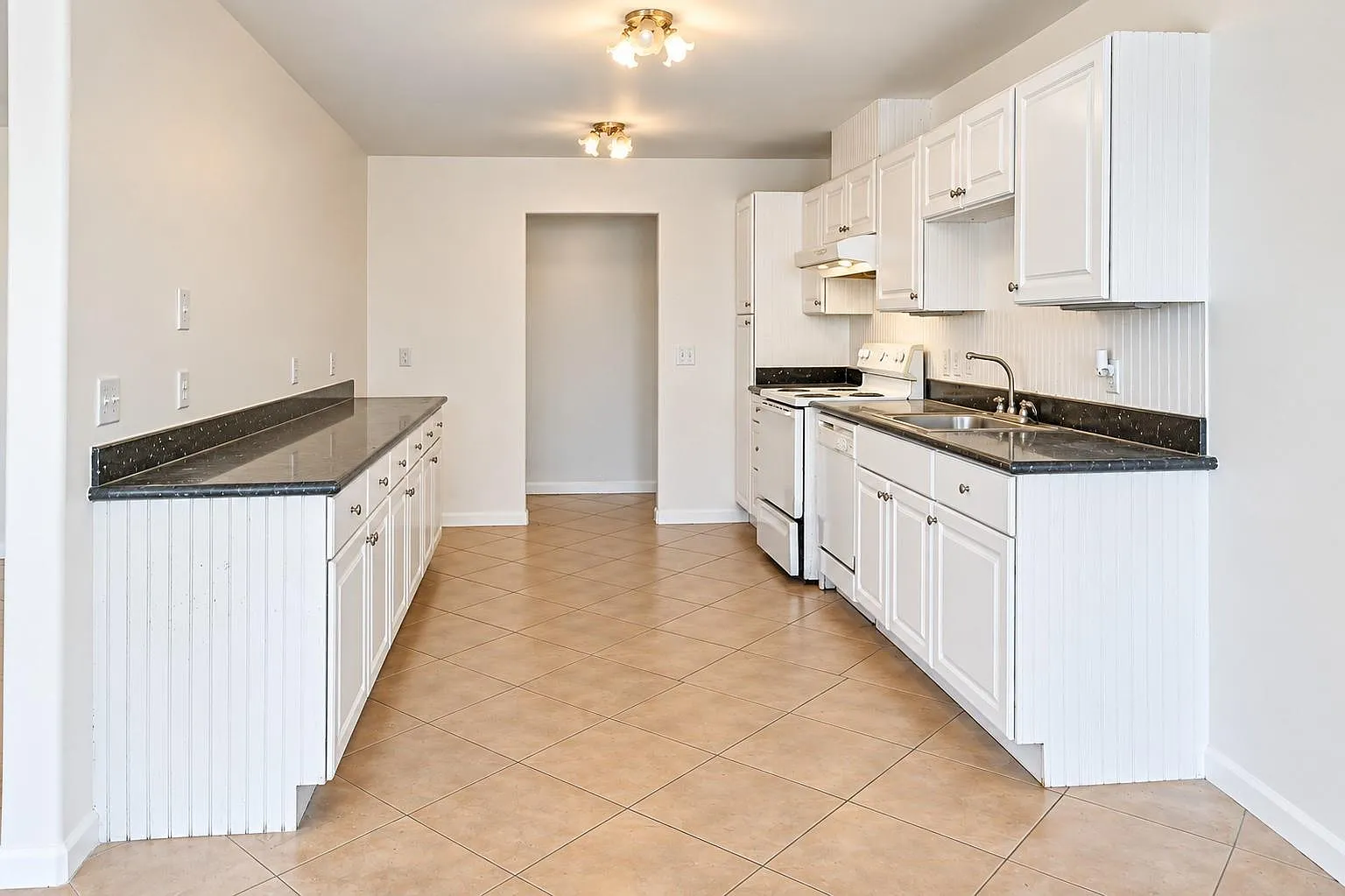 3 bed, 2.0 bath, 1848 sqft, $1,950 — Photo 4