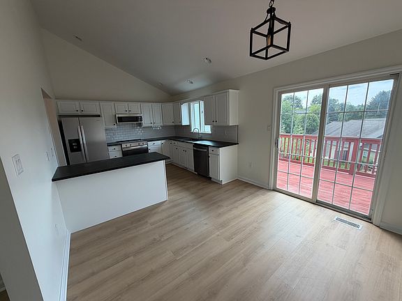 3rd image of 43 Knollwood Rd