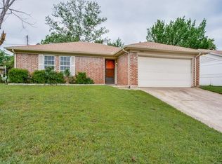 5808 Willow View Dr, Arlington, TX 76017