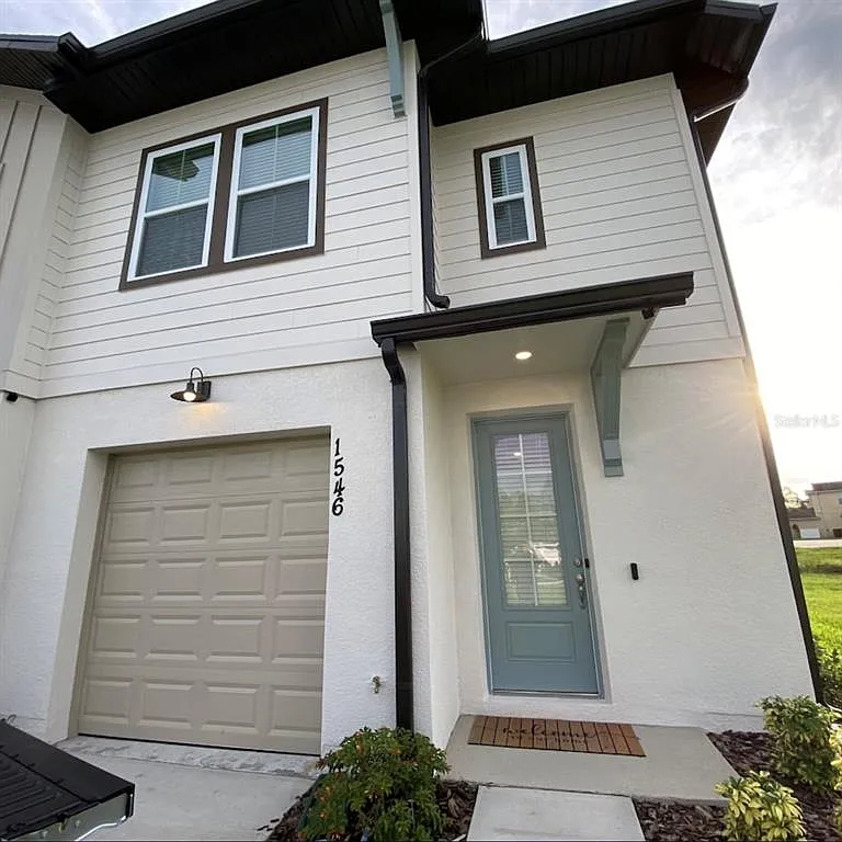 3 bed, 2.5 bath, 1624 sqft, $2,300 — Photo 1