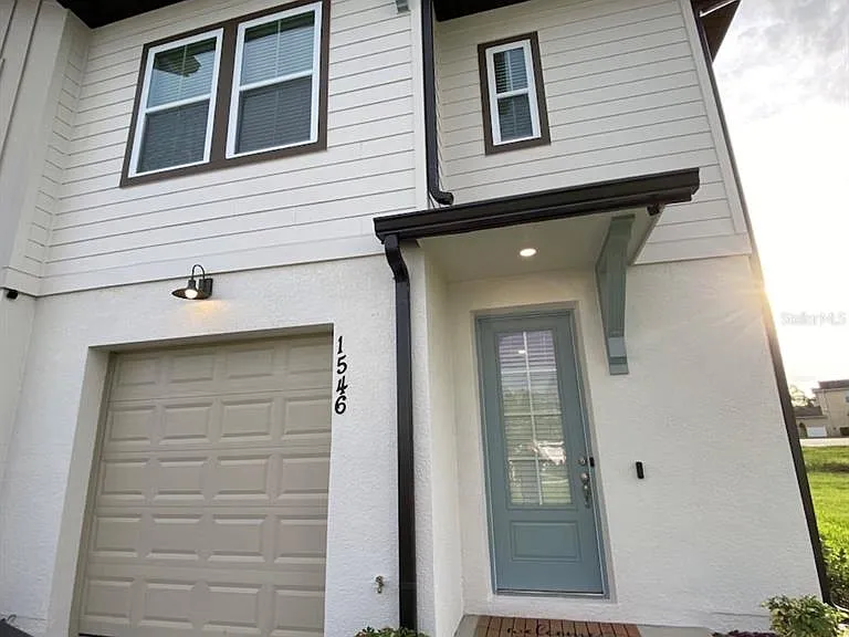 1546 Discovery St — Photo 1