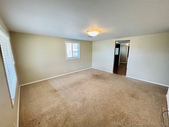3rd image of 163 E Sheldon
