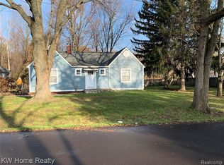 2050 Wycliffe Ave, West Bloomfield, MI 48323