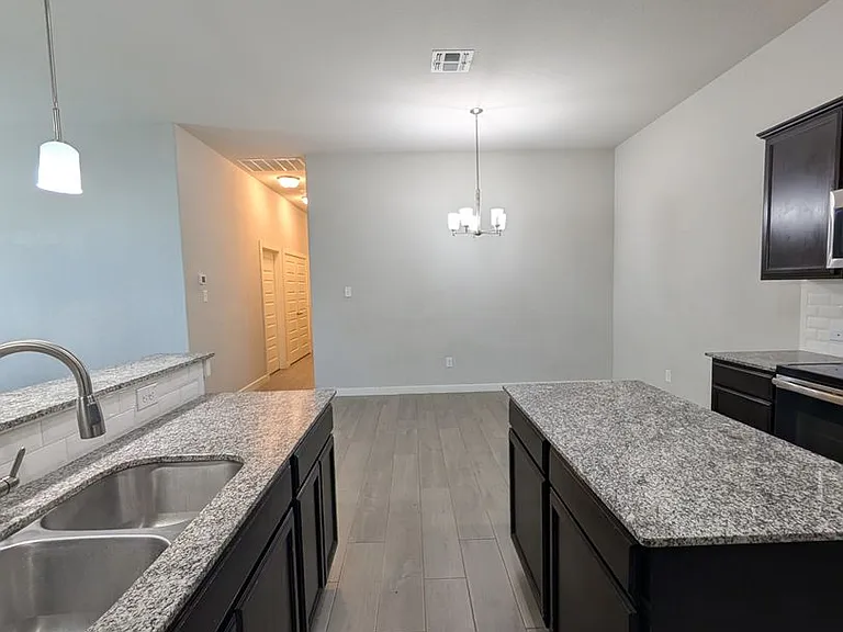 2237 Avery Vlg — Photo 12