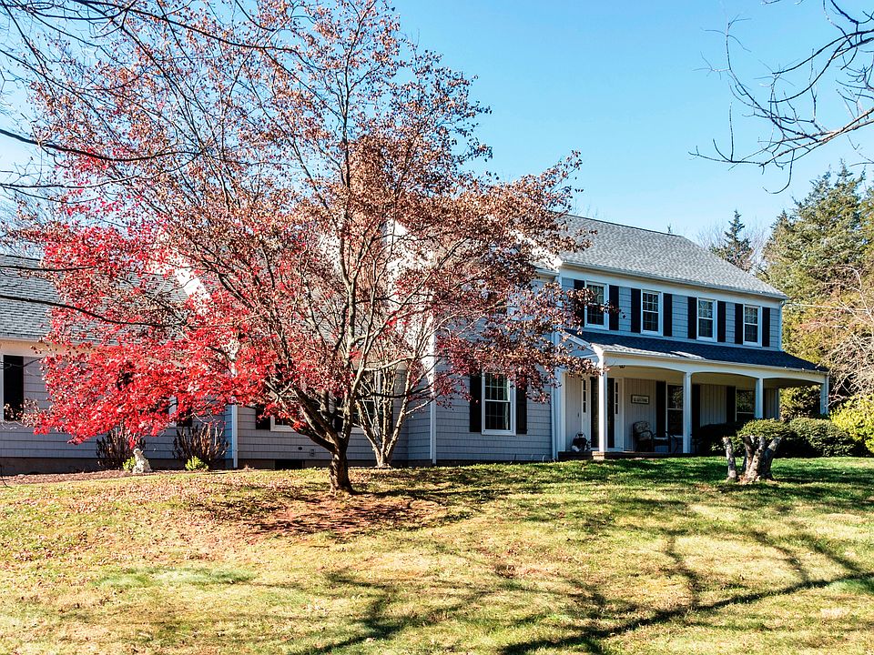 2nd image of 20 Hollow Brook Drive