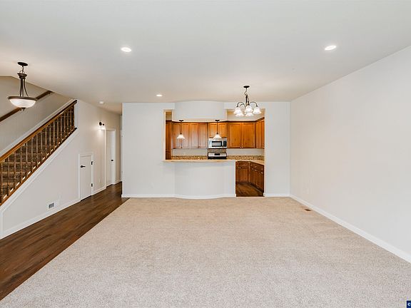 5th image of 384 Market St NE