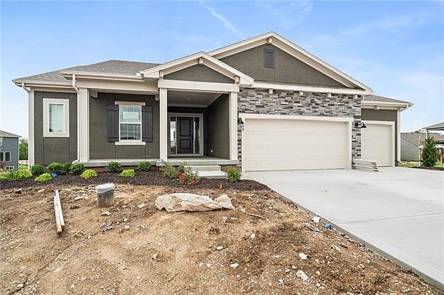 1st image of 140 SE Briar Valley Ln