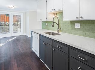 1717 N 35th St APT 1, Seattle, WA 98103