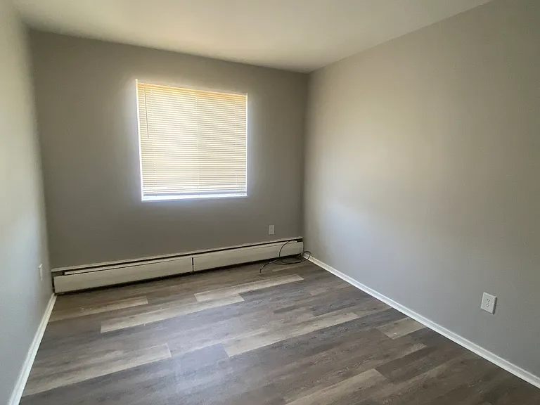 Creekside Apartments — Photo 14