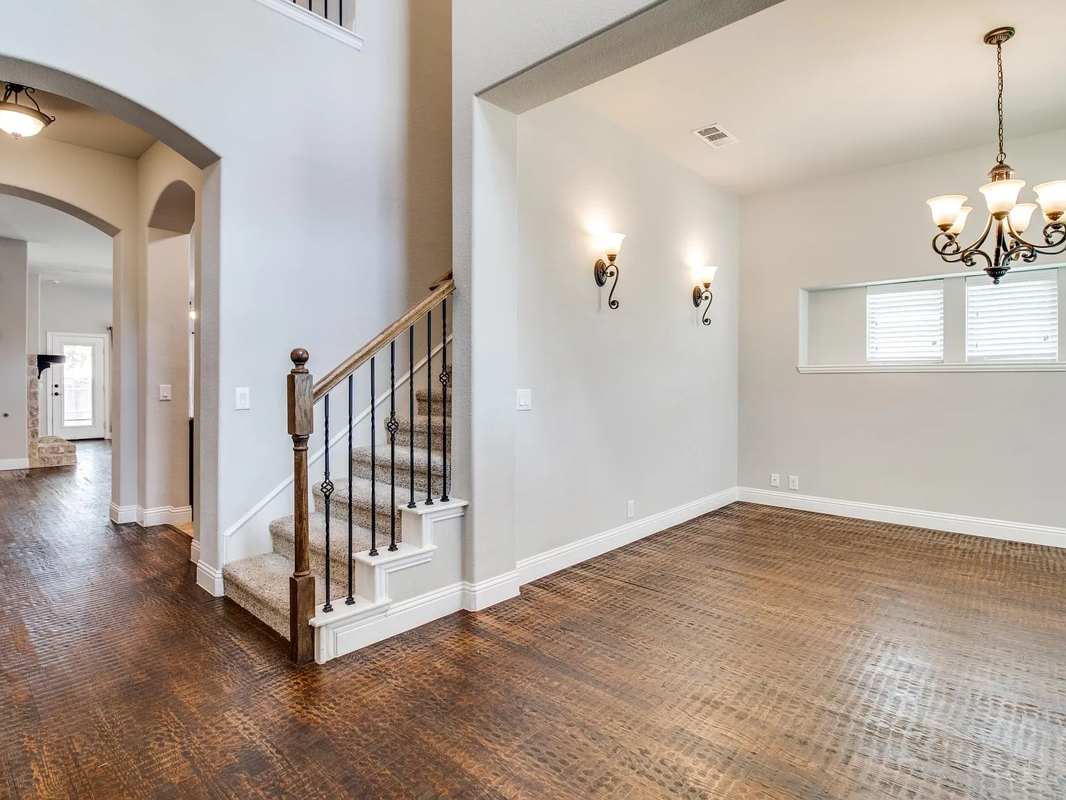 4 bed, 2517 sqft, $2,700 — Photo 3