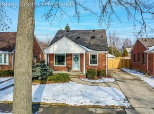 1456 Aline Dr, Grosse Pointe Woods, MI 48236