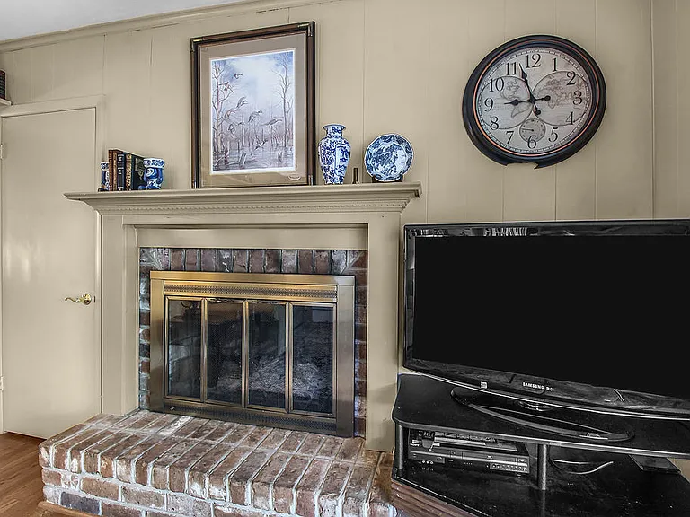 4637 Oakview Dr — Photo 10