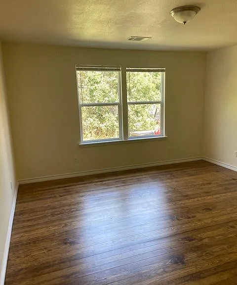 823 Monterrey St — Photo 13
