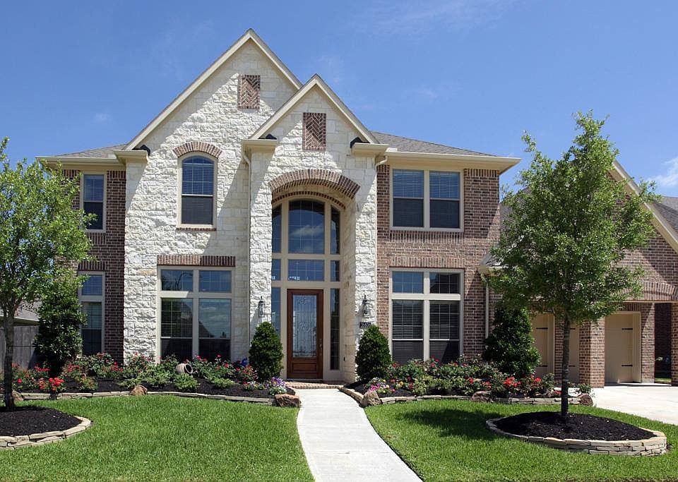 1st image of 26806 Wolfs Hill Ln