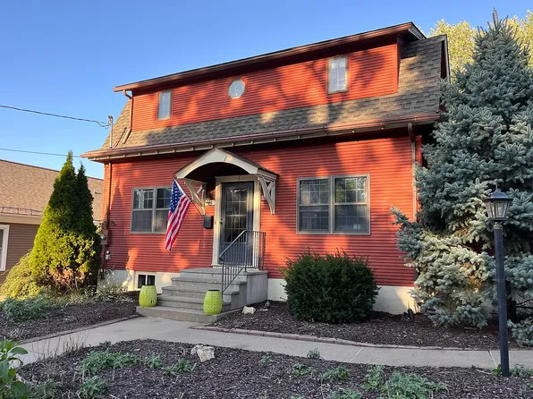 1200 Glen Oak St, Dubuque, IA 52001