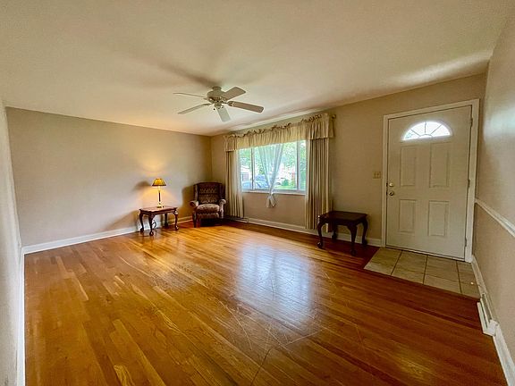 3rd image of 5806 Satinwood Dr