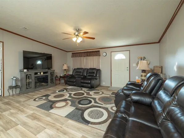 140 Coke Gage Ln, Decatur, TX 76234