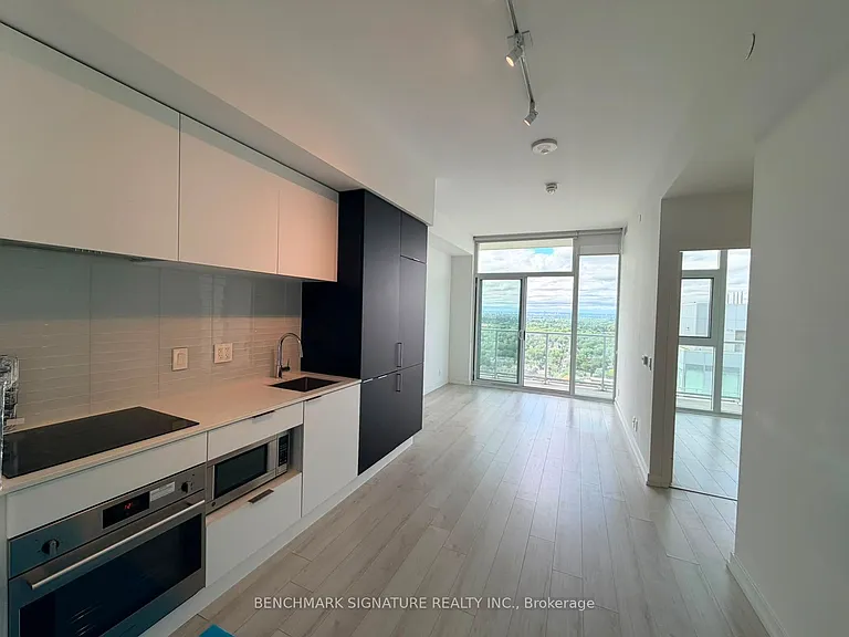 33 Helendale Ave #2613 — Photo 2