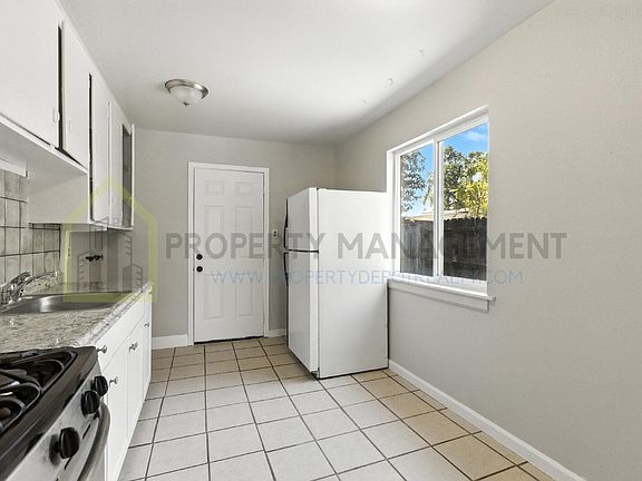4th image of 2611 Princeton St