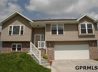 21518 SE Parkview Dr, Gretna, NE 68028