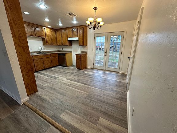 4th image of 4604 SE 19th St