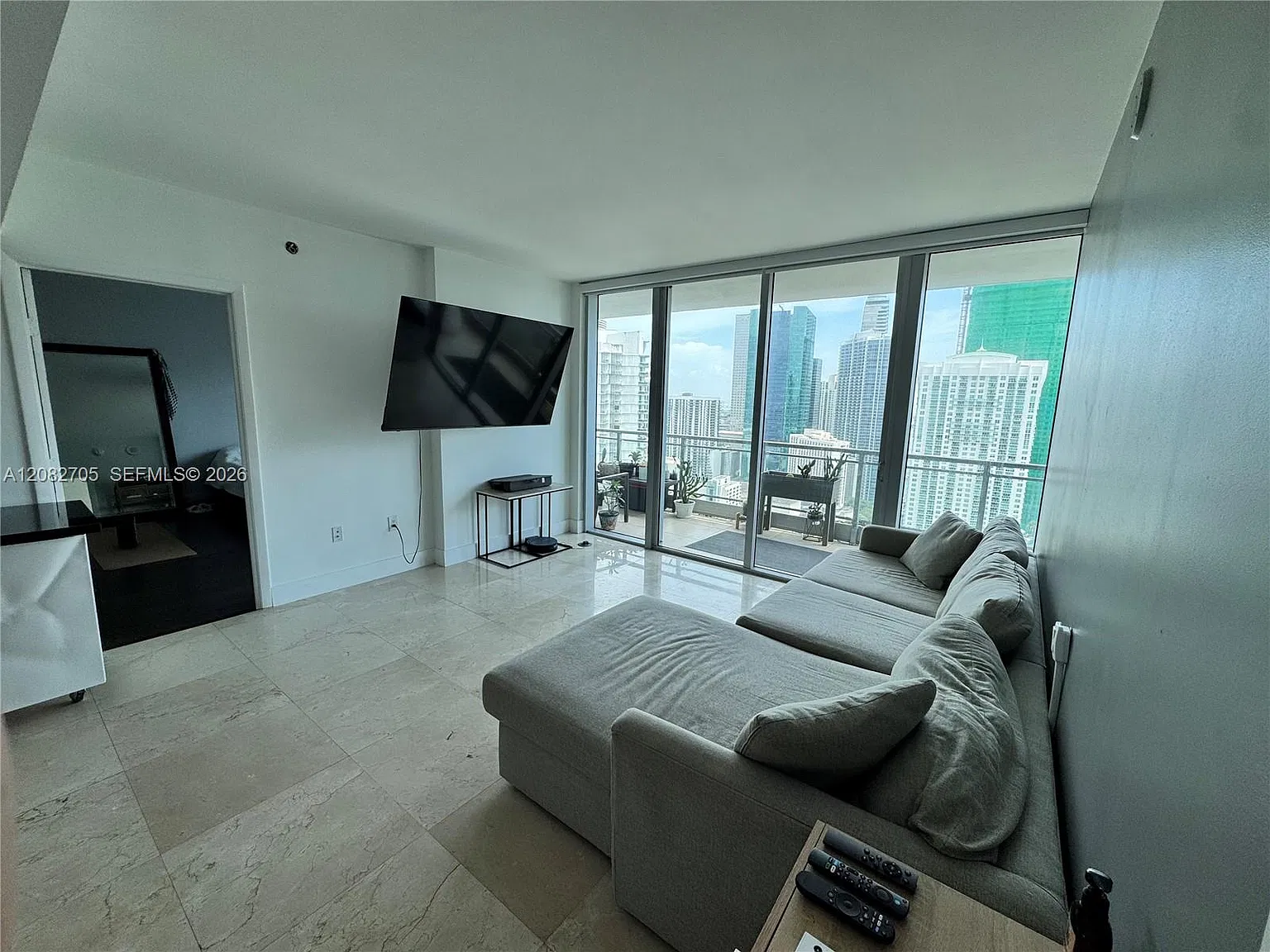 Mint Condo — Photo 1