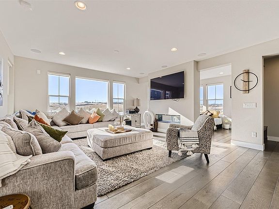 Living Room with Greenbelt and mountain views