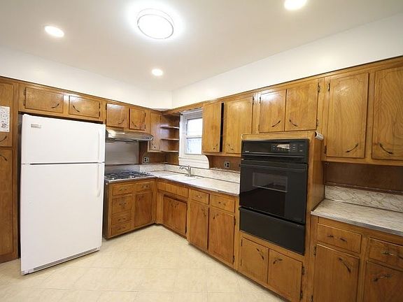 5th image of 5414 84th St #3