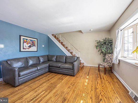 4th image of 1419 Parklane Rd