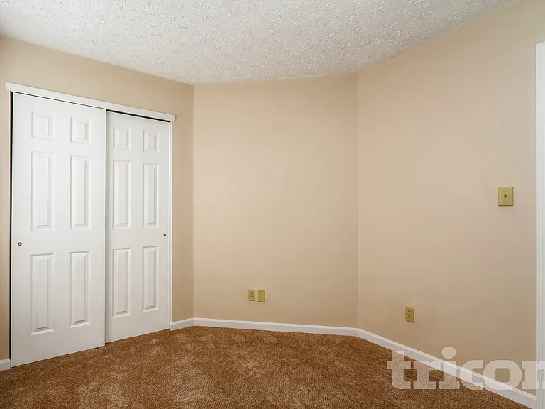 4475 Connaught East Dr — Photo 10