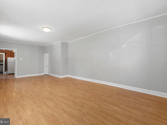 3rd image of 147 Green Ln