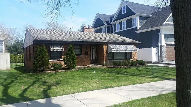 7023 N Hiawatha Ave photo 1