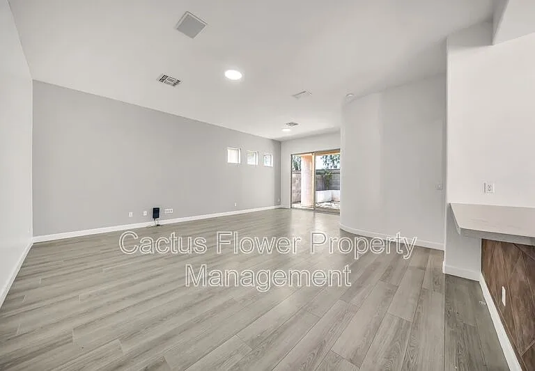 20276 N 64th Ave — Photo 11
