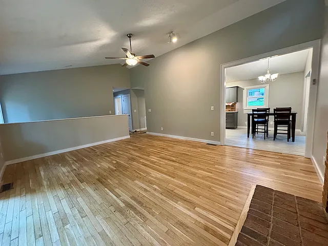 411 Patrick Henry Dr — Photo 3