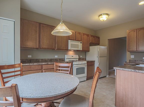 3rd image of 908 Summit Creek Dr